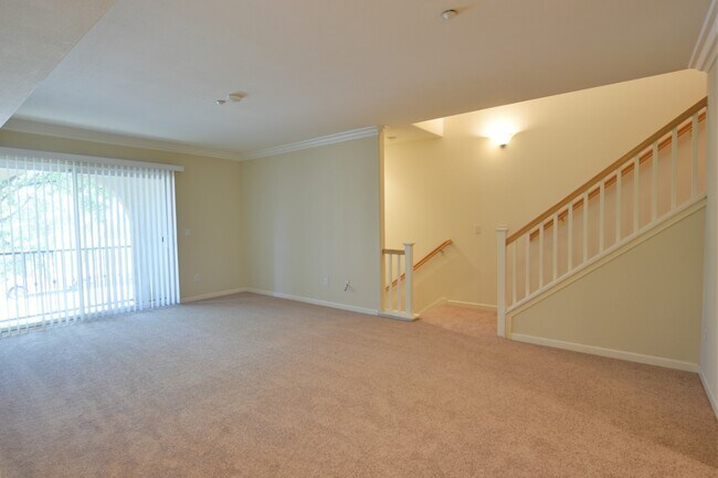 Foto del edificio - Clean, Classic Contemporary 3 Bedroom + 2 Bath Townhouse Style Home Near Downtown Campbell & Will...