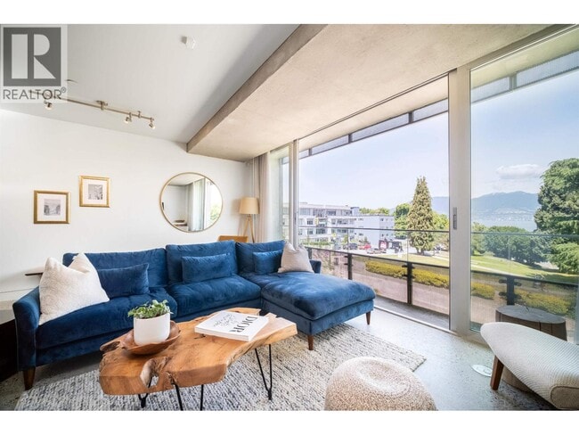 Building Photo - 2386 Cornwall Ave