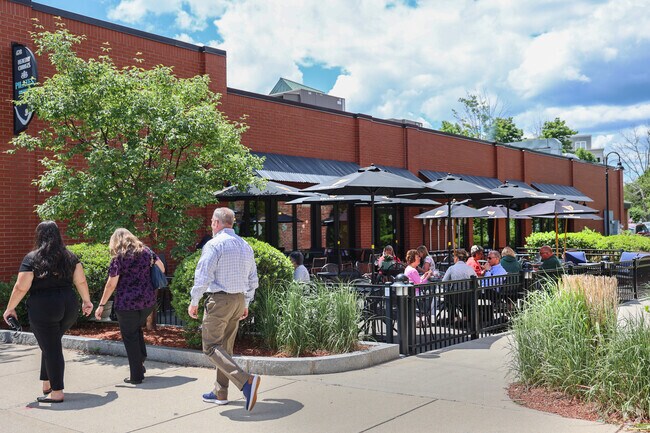 Outdoor patio dining is popular at Bunratty Tavern in Reading.