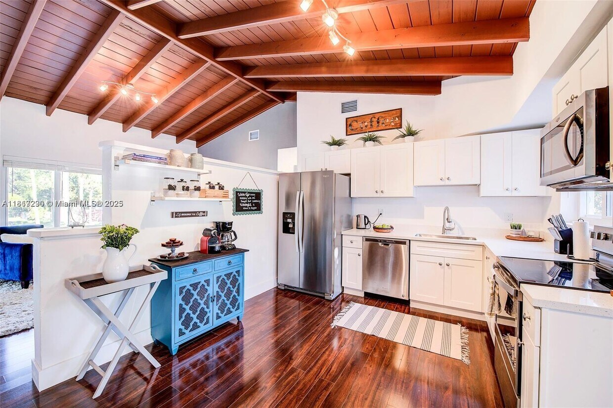 A Kitchen With Refrigerator Cabinets And Wooden Floor North Miami: Stylish & Functional Designs