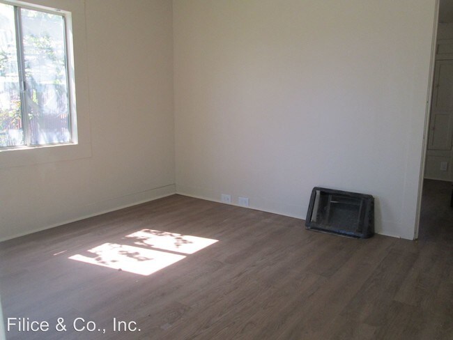 Building Photo - 575 Las Animas Ave