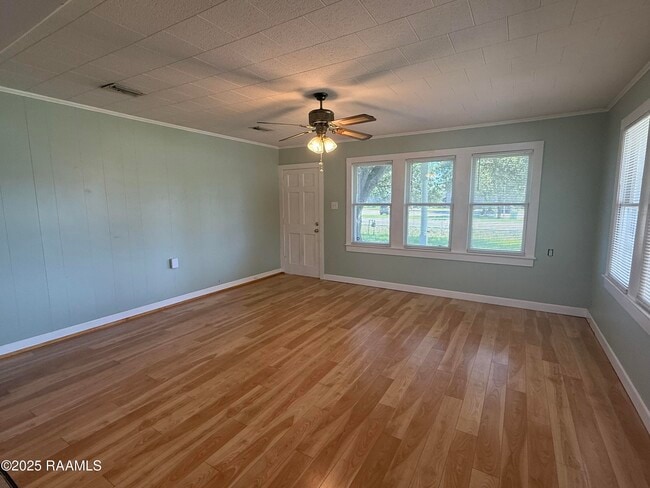 Building Photo - 129 E Broussard Rd