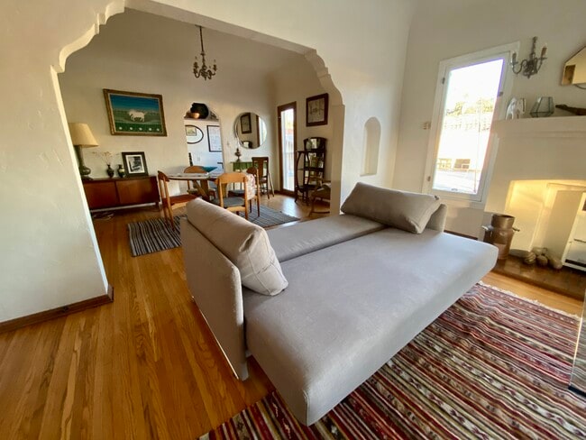 Sofa unfolds into a Queen sz bed - 1621 Grafton Street