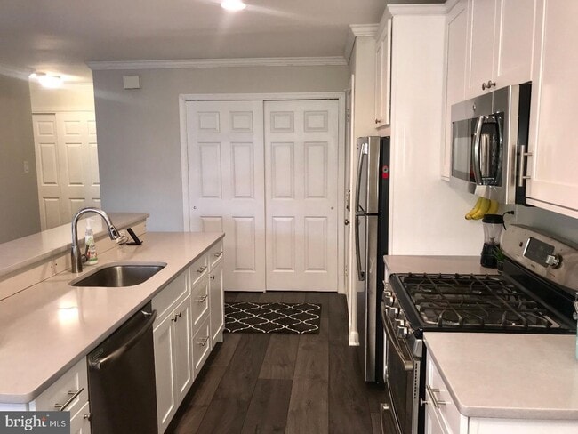 Building Photo - 376 Drummers Ln