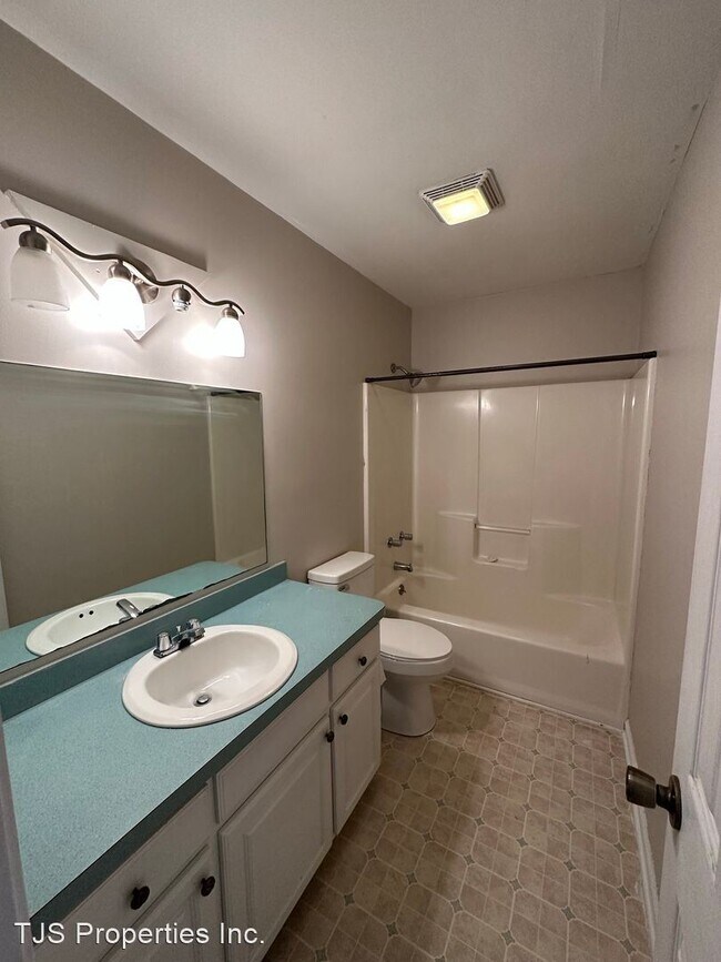 Building Photo - 3 br, 1 bath House - 1209 Highway 55 W
