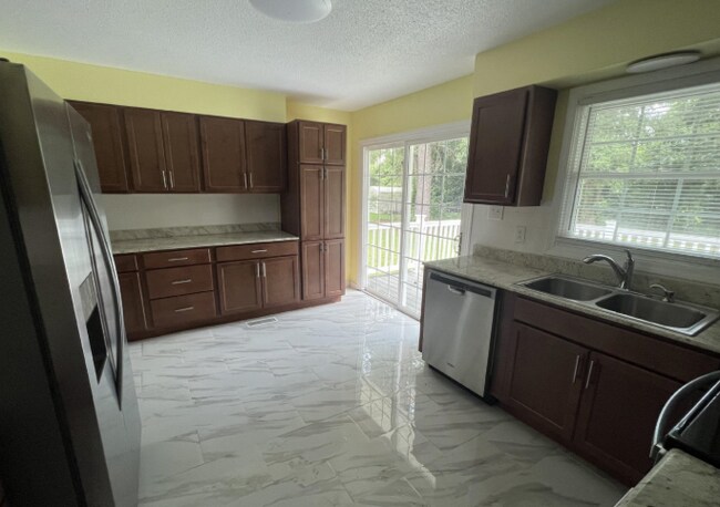 Foto del edificio - 2530 Country Club Rd