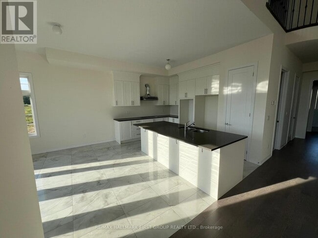 Building Photo - 12 Blue Heron Dr
