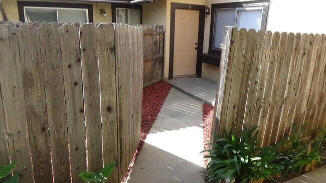 Foto del edificio - 701 Summerwood Ln