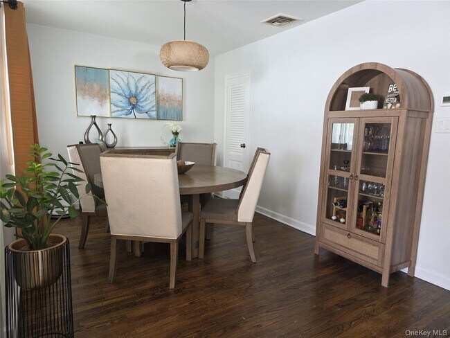 Foto del edificio - 181 Barrymore Blvd