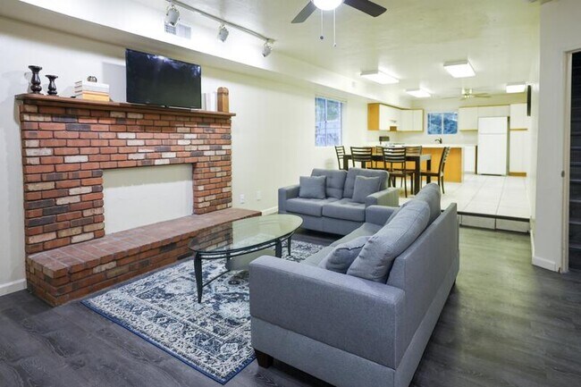 Foto del edificio - 593 S Fraser Dr