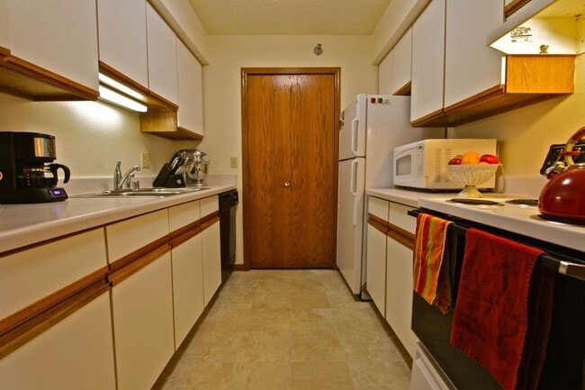 Building Photo - Maple Grove Associates, LLP