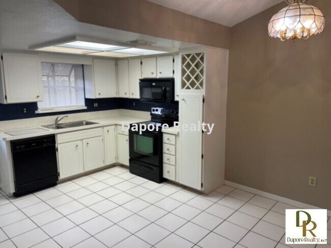 Foto del edificio - 2 Bedroom w/ Fireplace- Water & Lawn C...