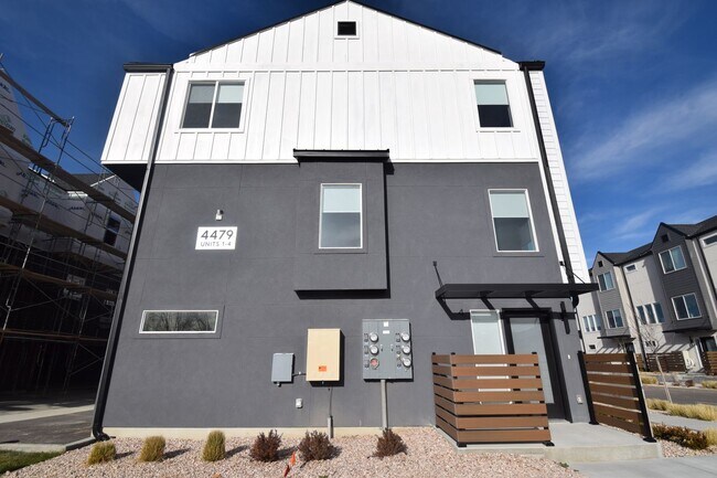 Foto del edificio - BRAND NEW 2 Bedroom Home in Millcreek!!