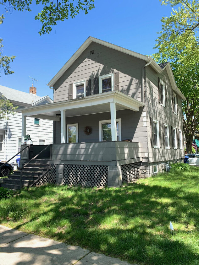 Primary Photo - 321 S Wheaton Ave