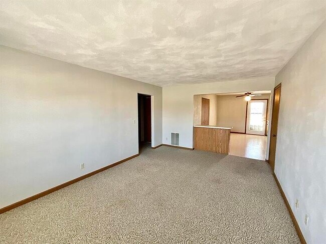 Building Photo - 927 Georgetown Dr