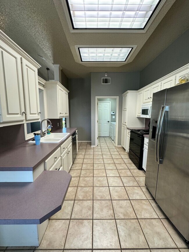Building Photo - Available Soon 3 Bedroom 2 bath
