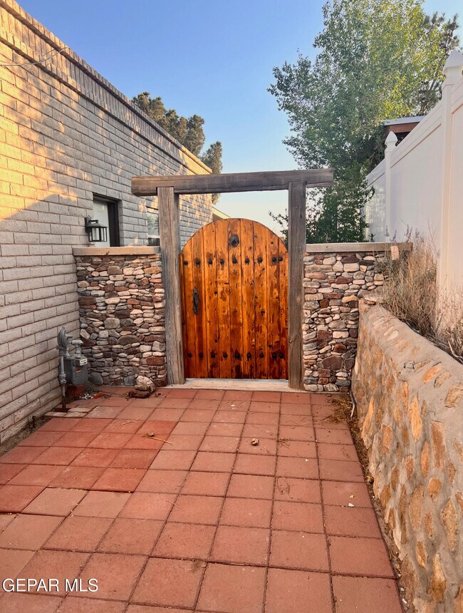 Foto del edificio - 6301 Jebel Way