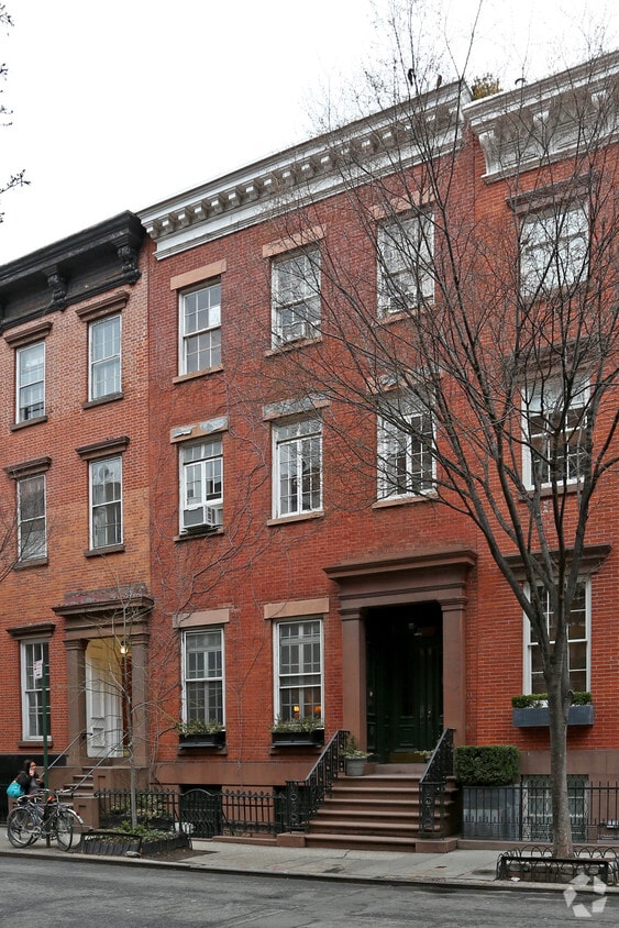 Primary Photo - 69 Horatio St