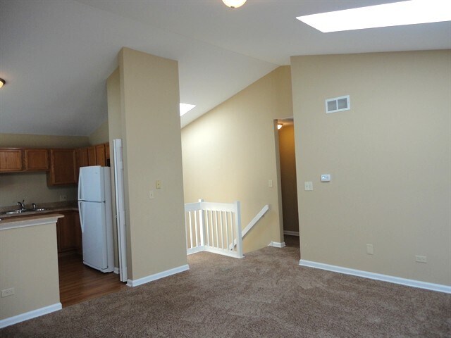 Building Photo - 4609 Vista Dr