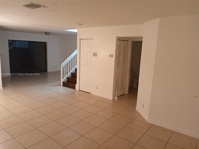 Foto del edificio - 9073 Vineyard Lake Dr