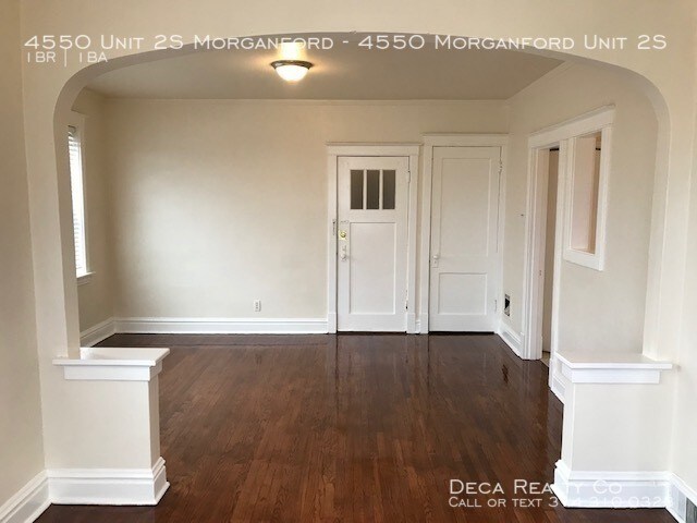 Building Photo - 1 Bedroom Apartment
