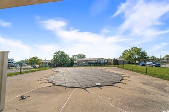 Building Photo - 5880 Rembrandt Ct