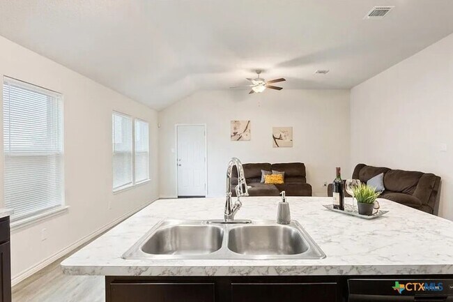 Building Photo - 6510 Catherine Dr