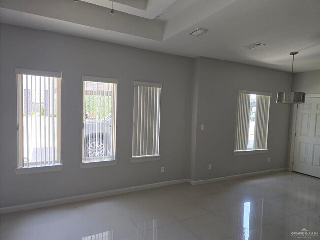 Building Photo - 19 E la Cantera Ave