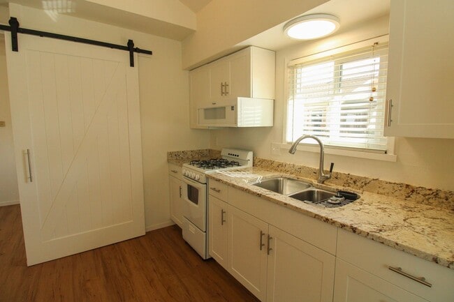 Foto del edificio - 2067-2071 Story St