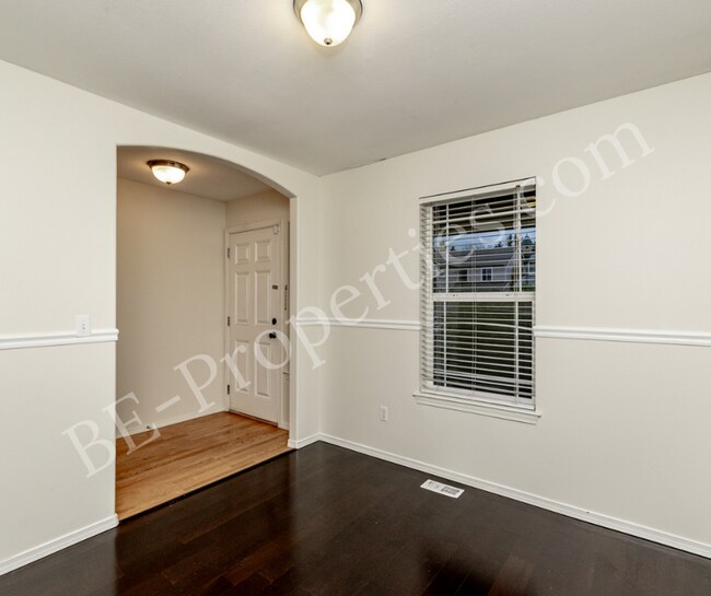 Building Photo - Puyallup Home