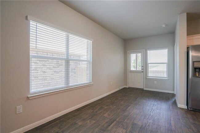 Foto del edificio - Beautiful and Spacious 4 BR / 3 BA Home fo...