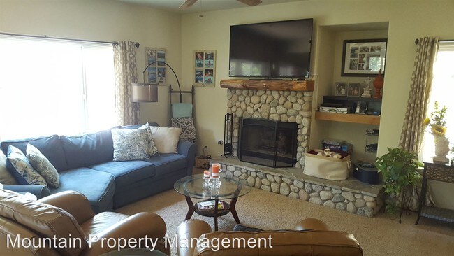 Foto del edificio - 24978 Crest Forest Dr