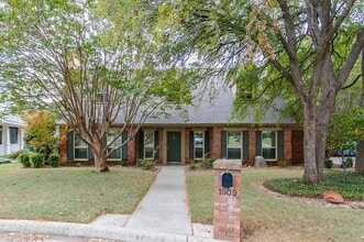 Building Photo - 1909 Highland Park Cir