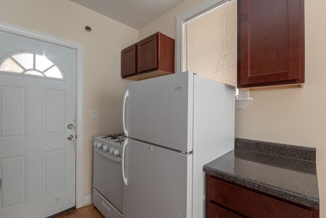 Foto del edificio - 617 W Cornelia Ave