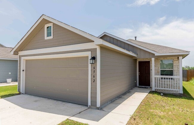 Foto del edificio - 6562 Runaway Row