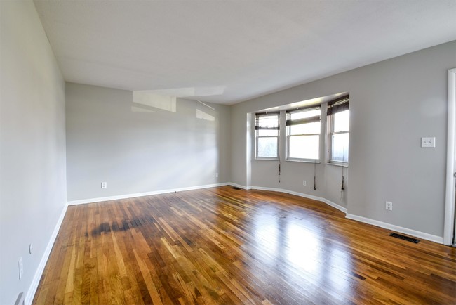 Building Photo - 5107 Kingshill Dr