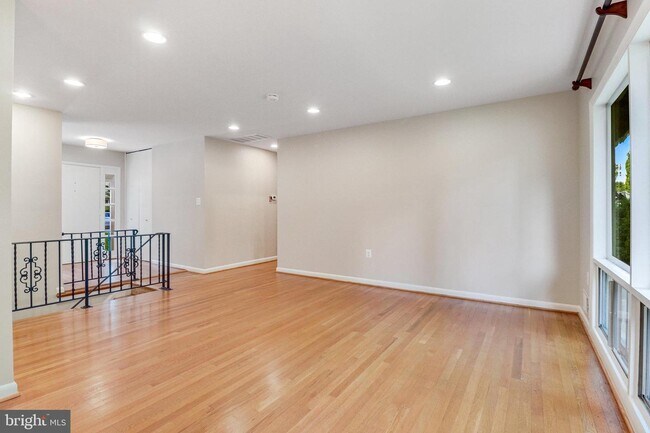 Building Photo - 5019 Fleming Dr