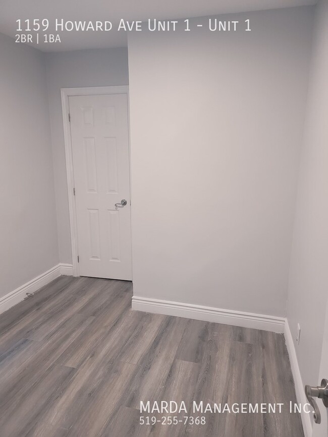 Building Photo - NEWLY RENOVATED 1 BED+DEN/1 BATH UNIT