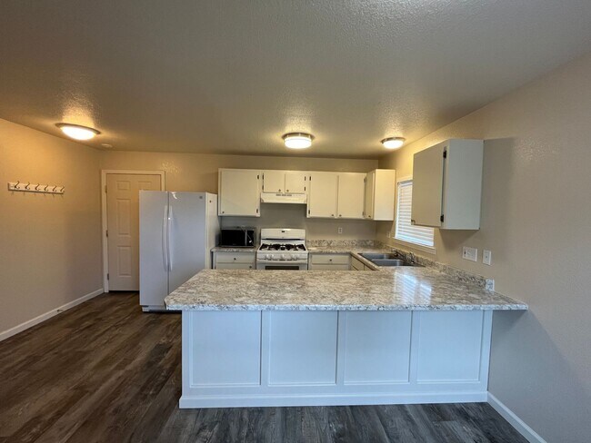 Foto del edificio - 3361 Edgewood Rd