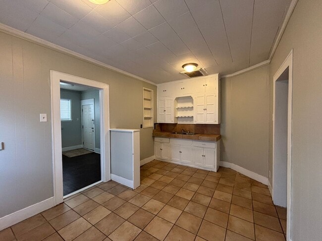 Building Photo - Cute 1 bedroom 1 bath duplex