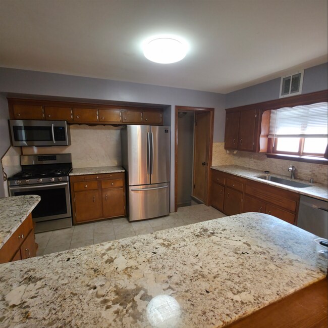 Foto del edificio - Parma 3-Bedroom Single-Family - Available ...