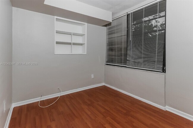 Building Photo - 11823 Dahlia Dr