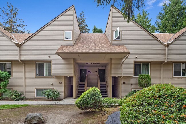 Building Photo - Ground floor 1 bed + bonus room in prime B...