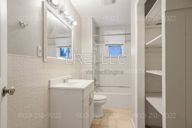 Foto del edificio - 1747 E Oak St