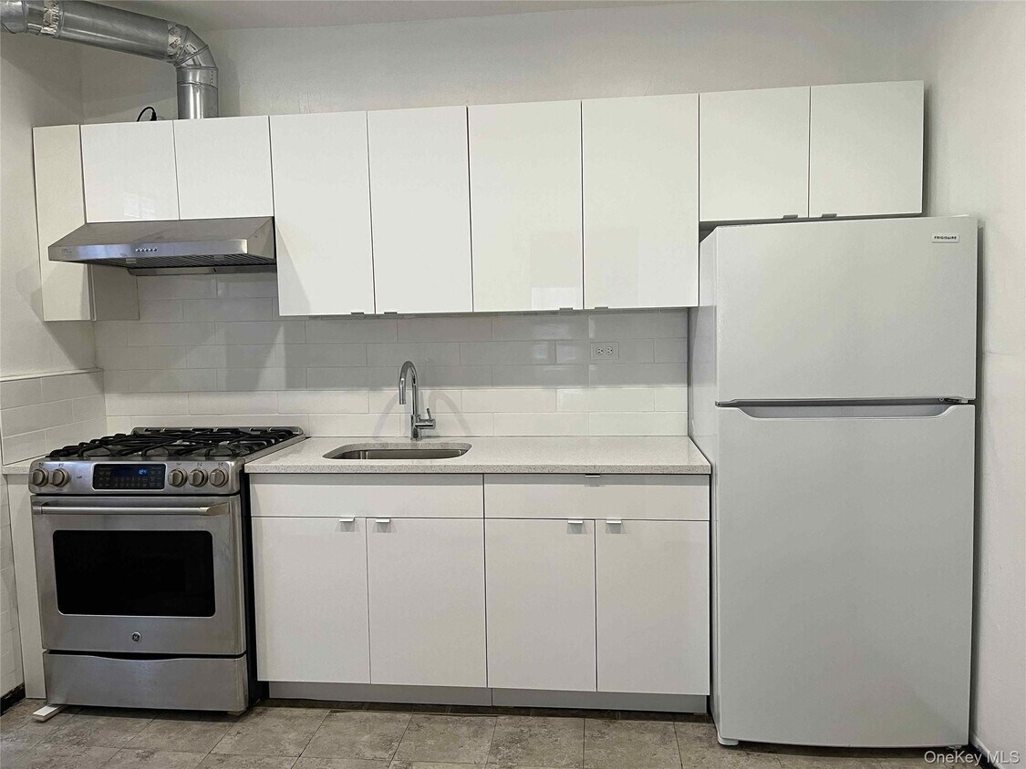 Foto principal - 35-20 93rd St