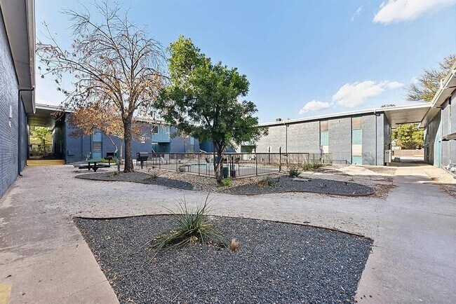 Foto del edificio - 5606 N Lamar Blvd