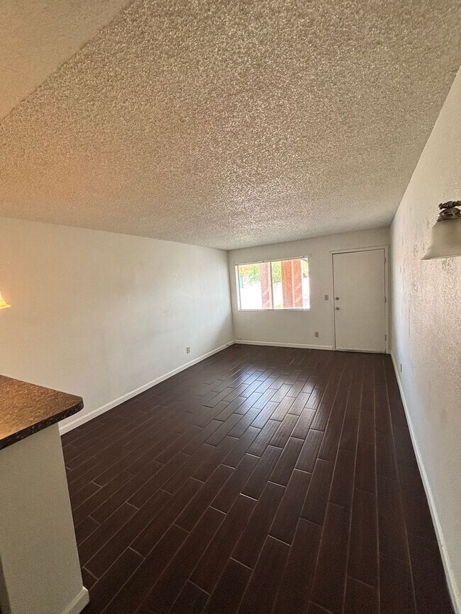 Foto del edificio - Available Now!