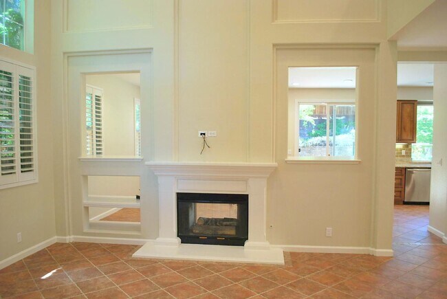 Foto del edificio - Wonderful Detached Home in Sought After San Ramon Neighborhood ! Trevari at Gale Ranch !