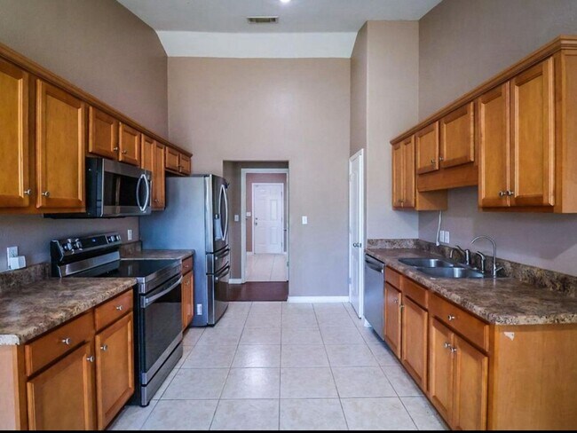 Building Photo - 3 Bedroom Single Family Home in Cantonment