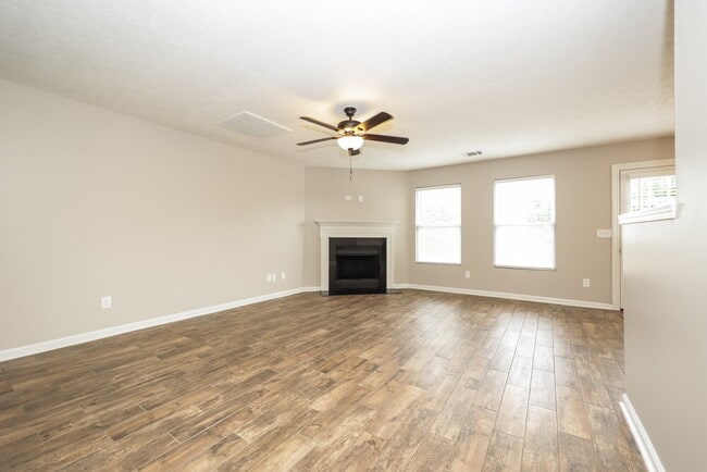 Building Photo - 413 Creek Oak Dr
